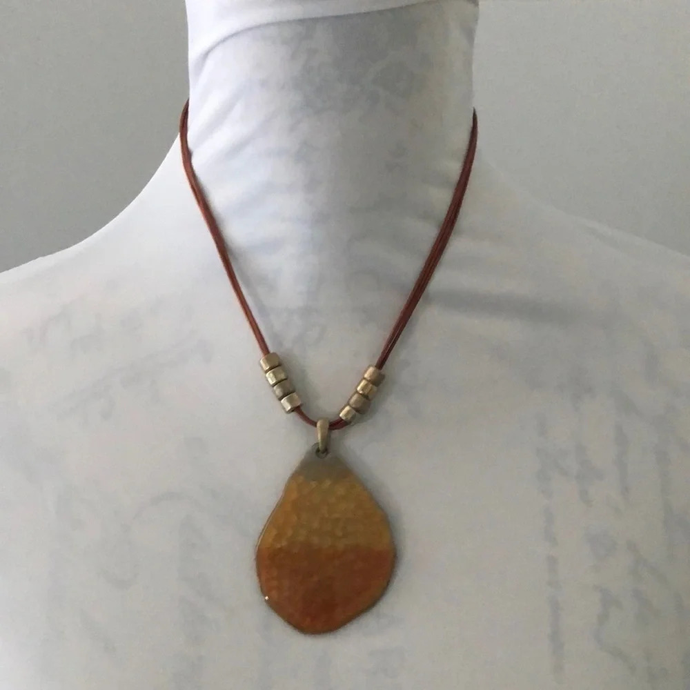 Ladies 10inch pear shape necklace with three strand rope and a 2 inch‎ extender